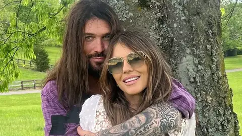 Elizabeth Hurley y Billy Ray Cyrus Elizabeth Hurley y Billy Ray Cyrus
