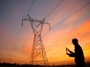 Imagen de archivo de un ingeniero de electricidad