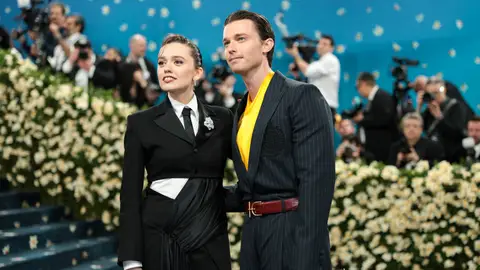 Aimee Lou Wood y Patrick Schwarzenegger en la Met Gala Aimee Lou Wood y Patrick Schwarzenegger en la Met Gala