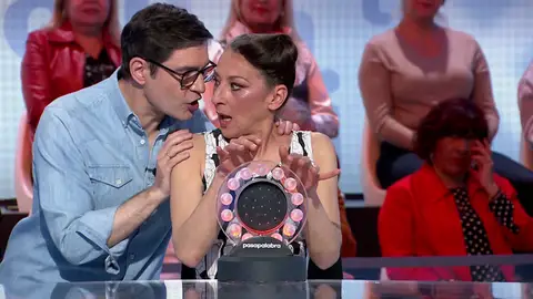 “¿Se lo puede llevar alguien de seguridad?”: Roberto Leal toma medidas con Juanra Bonet “¿Se lo puede llevar alguien de seguridad?”: Roberto Leal toma medidas con Juanra Bonet