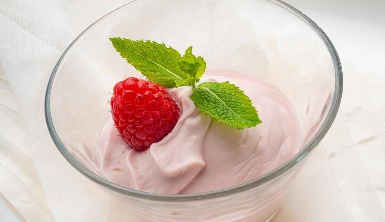 Mousse de frambuesas, de Arguiñano: "Un postre facilísimo que puede hacer cualquiera en casa"