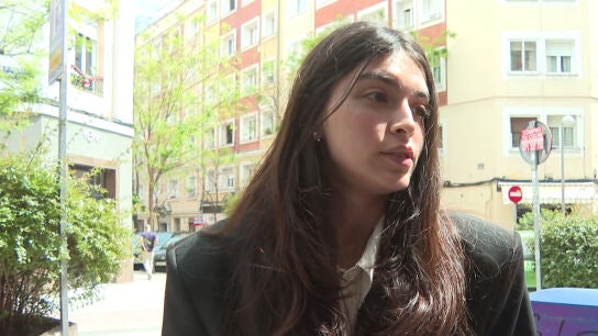 Luc&iacute;a Rivera haciendo declaraciones en Madrid