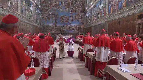 León XIV saliendo de la Capilla Sixtina León XIV saliendo de la Capilla Sixtina