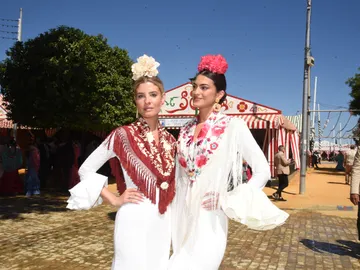 Teresa Andrés Gonzalvo y Marta Lozano en la Feria de Abril Teresa Andrés Gonzalvo y Marta Lozano en la Feria de Abril