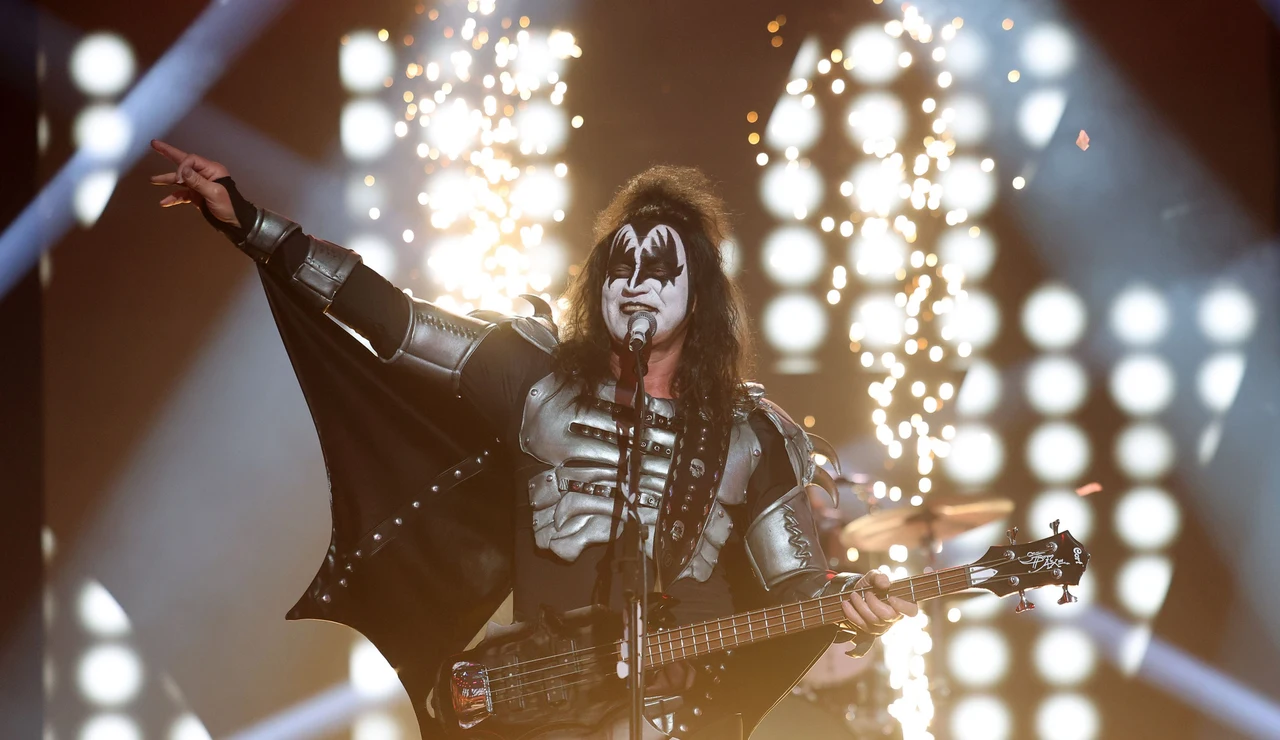 ¡Bertín Osborne se desmelena! El cantante arrasa con su explosiva imitación de Kiss con ‘Rock and roll all nite’