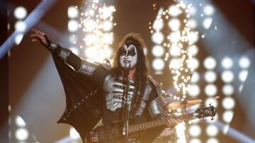 ¡Bertín Osborne se desmelena! El cantante arrasa con su explosiva imitación de Kiss con ‘Rock and roll all nite’