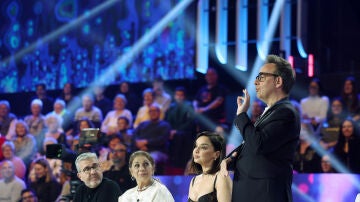 “Estás más guapo que nunca”: Àngel Llàcer piropea a Manel Fuentes en el arranque de la quinta gala de Tu cara me suena