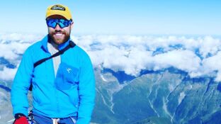 Muere un alpinista de un infarto al subir una montana del Himalaya