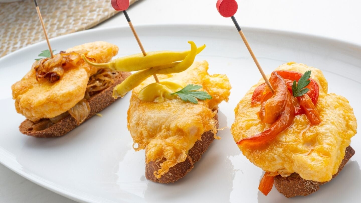 Montaditos de merluza, un aperitivo muy fácil de elaborar, de Karlos Arguiñano