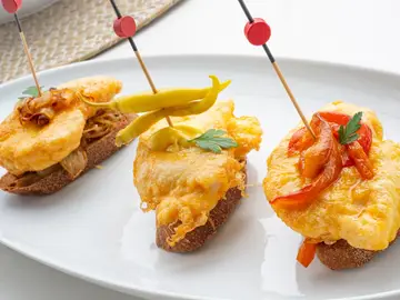 Montaditos de merluza, un aperitivo muy fácil de elaborar, de Karlos Arguiñano Montaditos de merluza, un aperitivo muy fácil de elaborar, de Karlos Arguiñano