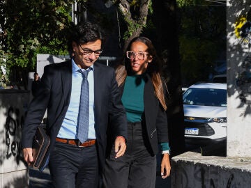 Agustina Cosachov, junto a su abogado Vadim Mischanchuk
