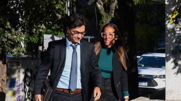 Agustina Cosachov, junto a su abogado Vadim Mischanchuk