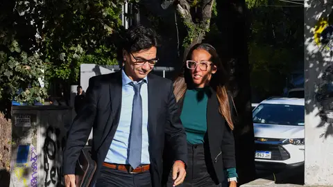 Agustina Cosachov, junto a su abogado Vadim Mischanchuk Agustina Cosachov, junto a su abogado Vadim Mischanchuk