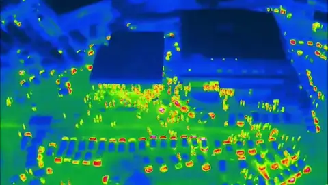 Cuatro investigados por una concentración ilegal con 200 vehículos y unas 400 personas reunidas en Lugo Cuatro investigados por una concentración ilegal con 200 vehículos y unas 400 personas reunidas en Lugo