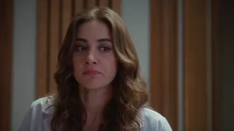 Seren elige a Bahar y deja a su madre al límite en Renacer Seren elige a Bahar y deja a su madre al límite en Renacer