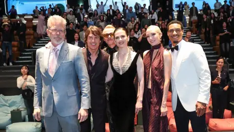 Tom Cruise y el elenco de Misión Imposible: Sentencia final, parte 2 en Corea del Sur Tom Cruise y el elenco de Misión Imposible: Sentencia final, parte 2 en Corea del Sur