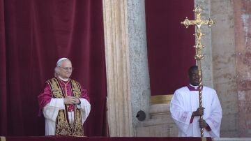Dos mujeres, una religiosa y una laica, leen la primera y la segunda lectura de la primera misa del Papa León XIV