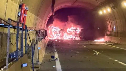 Imagen del accidente en el túnel de la AP-7 en Pilar de la Horadada. Imagen del accidente en el túnel de la AP-7 en Pilar de la Horadada.