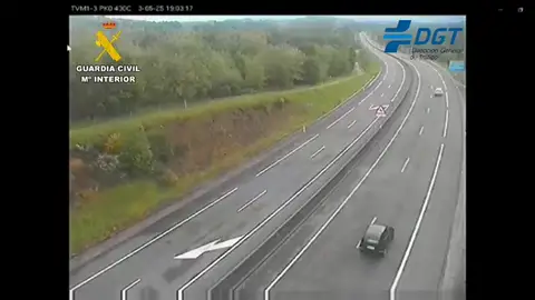 Denunciados dos conductores por disputar una carrera a más de 200 km/h por una autovía en Ourense Denunciados dos conductores por disputar una carrera a más de 200 km/h por una autovía en Ourense