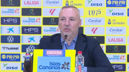 La UD Las Palmas desciende a Segunda: "Es el golpe que te deja sin aliento después de tanto camino juntos" La UD Las Palmas desciende a Segunda: "Es el golpe que te deja sin aliento después de tanto camino juntos"
