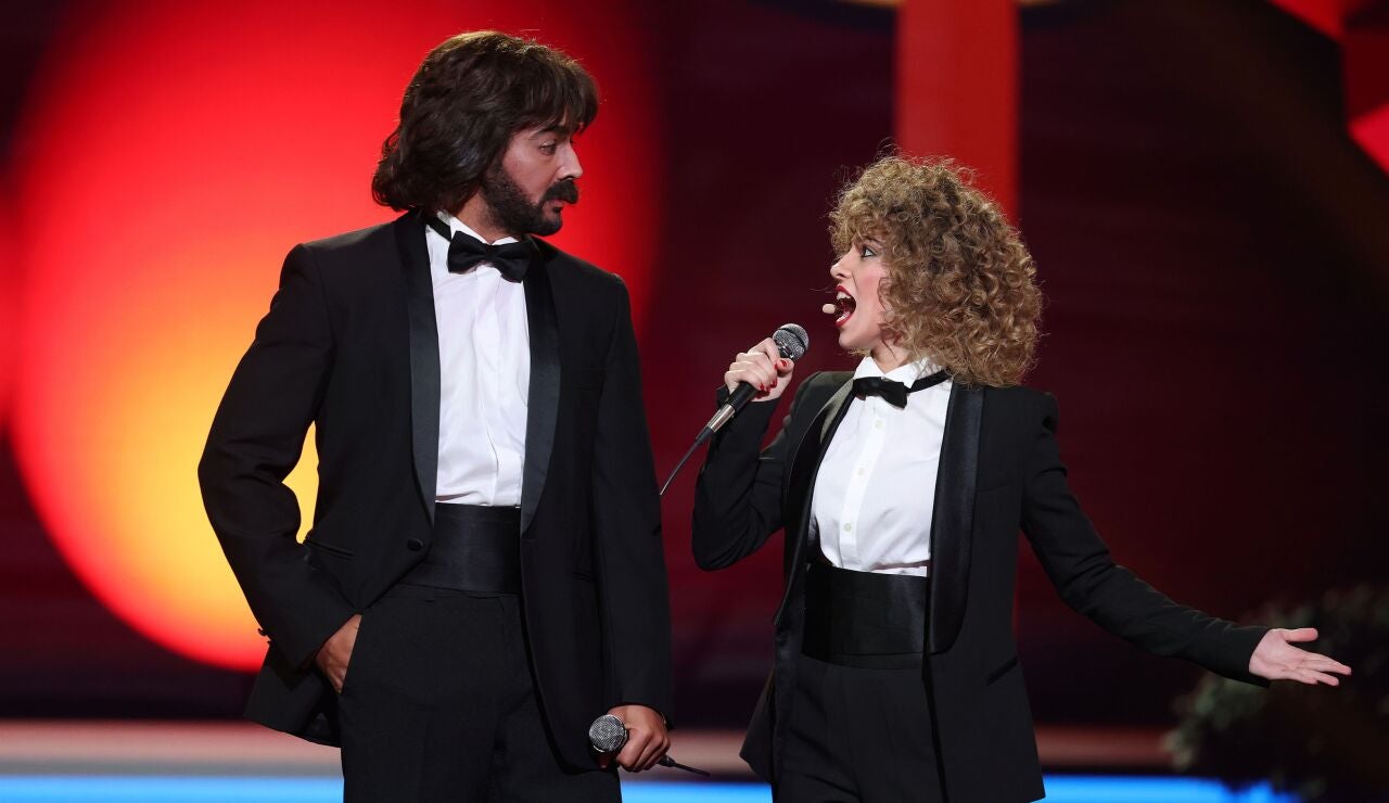 &iexcl;Pelos de punta! Melani y Jorge Fern&aacute;ndez se transforman en Pimpinela con &lsquo;D&iacute;melo delante de ella&rsquo; 