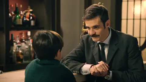 ¡Joaquín se esfuerza por ganarse la confianza del pequeño Teo! ¡Joaquín se esfuerza por ganarse la confianza del pequeño Teo!