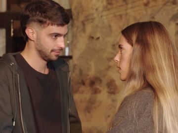 La sorprendente alianza entre Carlos y Paula