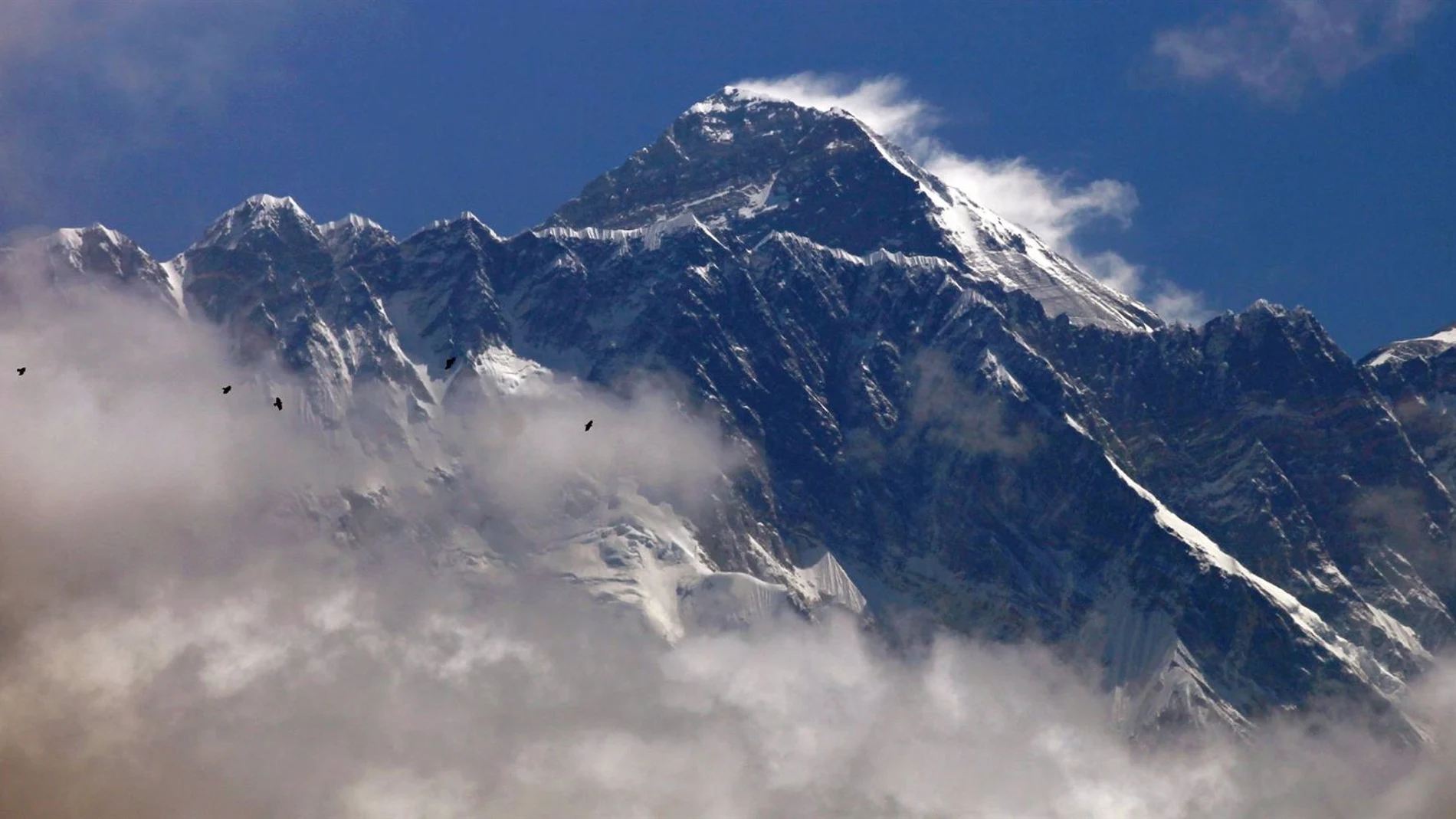 Mueren dos montañistas durante una expedición al monte Everest Mueren dos montañistas durante una expedición al monte Everest