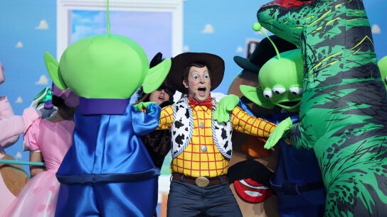 Manu Baqueiro como Woody en Tu cara me suena