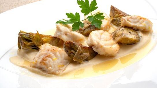 &iexcl;Tres recetas en una!: lomo de rape con crema de panceta y alcachofas, de Joseba Argui&ntilde;ano