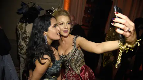 Salma Hayek y Blake Lively Salma Hayek y Blake Lively
