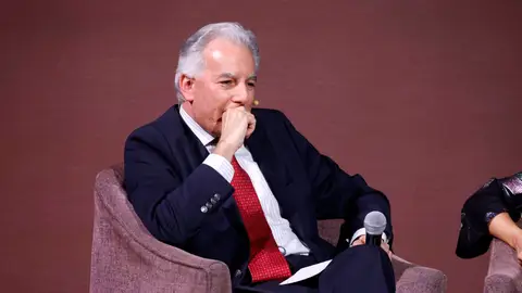 Álvaro Vargas Llosa en el homenaje a su padre, Mario Vargas Llosa Álvaro Vargas Llosa en el homenaje a su padre, Mario Vargas Llosa