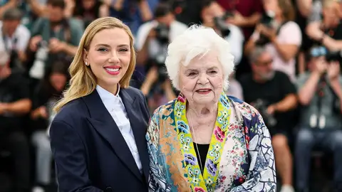 Scarlett Johansson y June Squibb en Cannes Scarlett Johansson y June Squibb en Cannes
