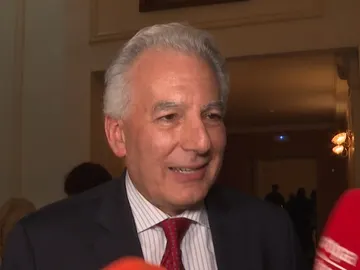 Álvaro Vargas Llosa en el homenaje a su padre, Mario Vargas Llosa Álvaro Vargas Llosa en el homenaje a su padre, Mario Vargas Llosa