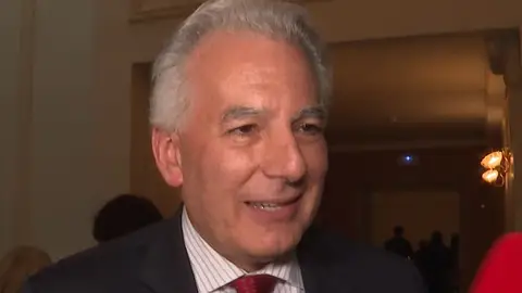 Álvaro Vargas Llosa en el homenaje a su padre, Mario Vargas Llosa Álvaro Vargas Llosa en el homenaje a su padre, Mario Vargas Llosa