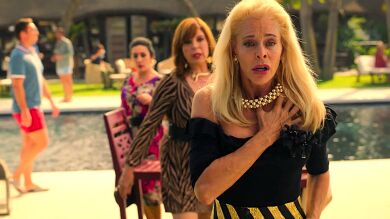 Sobrepasada: Nicole cae desmayada en medio del club a causa del estrés