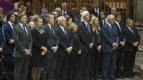 Cayetano de Irujo junto a sus hermanos en 2014 Cayetano de Irujo junto a sus hermanos en 2014