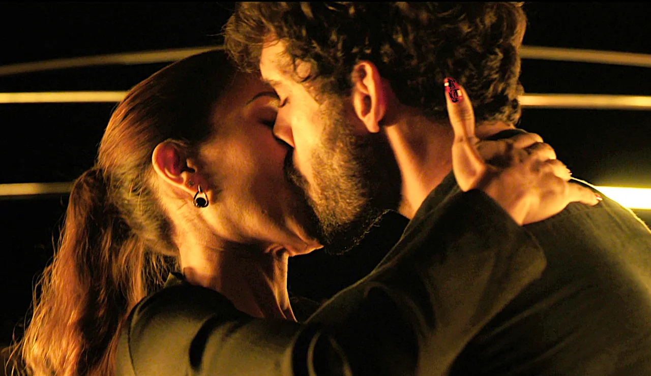 Eva es incapaz de acabar con Oliver… ¡y acaban besándose de nuevo!
