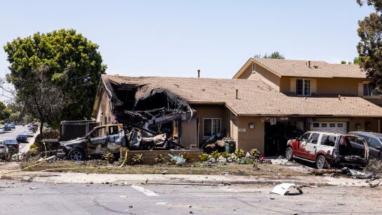 Casa destruida por el choque de la avioneta en San Diego