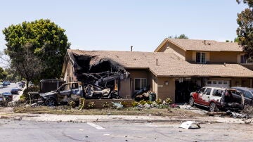 Casa destruida por el choque de la avioneta en San Diego Casa destruida por el choque de la avioneta en San Diego