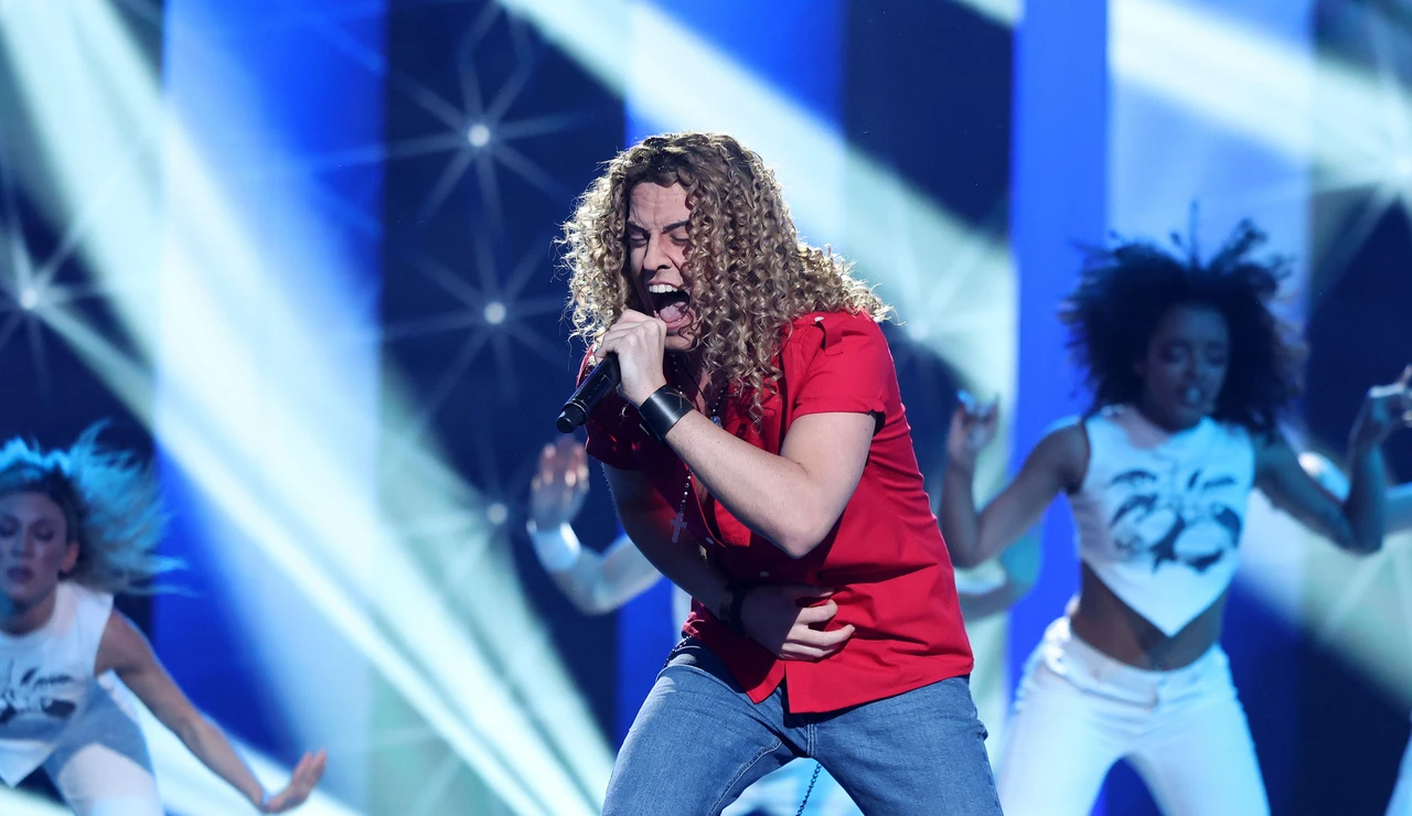 ¡Un torbellino! Mikel Herzog Jr. ‘camina’, vuela, gira y lo da todo como David Bisbal