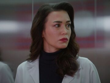 Bahar niega lo evidente, pero Rengin lo tiene claro: algo pasa entre Timur y Efsun