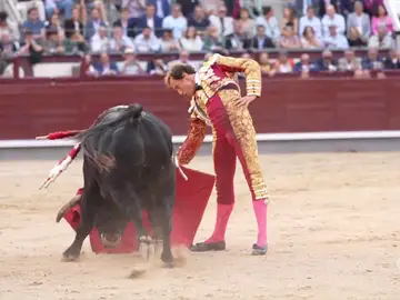 Román y su oreja salvan una tarde en la que también destacó el valor del mexicano San Román Román y su oreja salvan una tarde en la que también destacó el valor del mexicano San Román