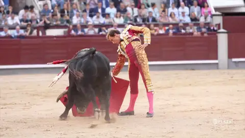 Román y su oreja salvan una tarde en la que también destacó el valor del mexicano San Román Román y su oreja salvan una tarde en la que también destacó el valor del mexicano San Román