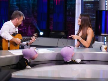 El momentazo de Emilia cantando 'R&aacute;pido, lento' en directo con Pablo Motos a la guitarra