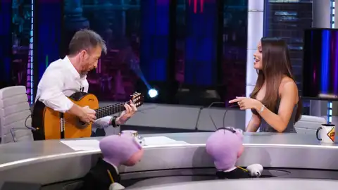 El momentazo de Emilia cantando 'Rápido, lento' en directo con Pablo Motos a la guitarra El momentazo de Emilia cantando 'Rápido, lento' en directo con Pablo Motos a la guitarra
