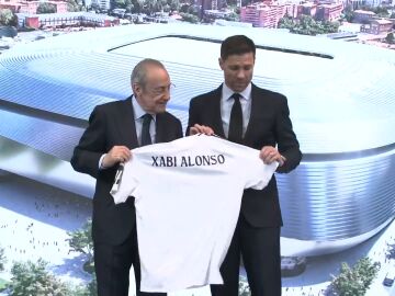 VÍDEO: El gesto viral de Xabi Alonso con el parche de las 15 Champions
