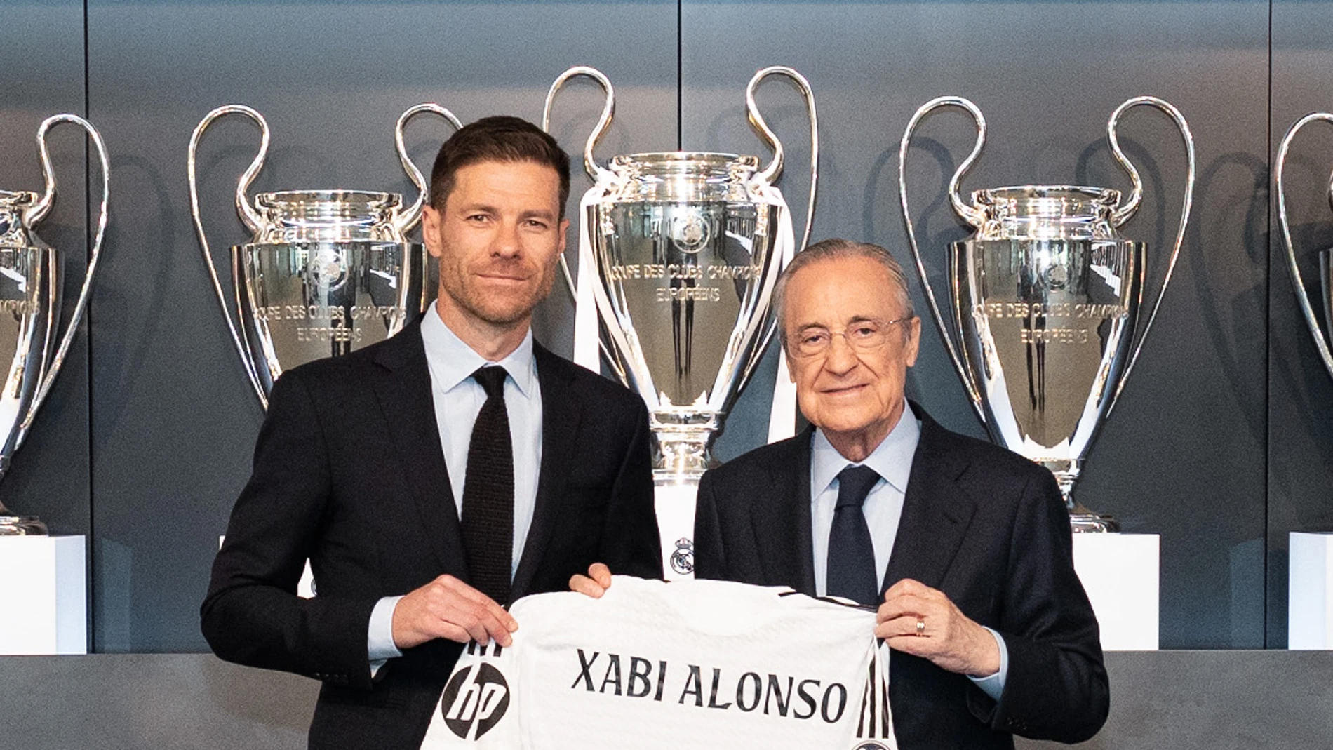 Xabi Alonso y Florentino Pérez Xabi Alonso y Florentino Pérez