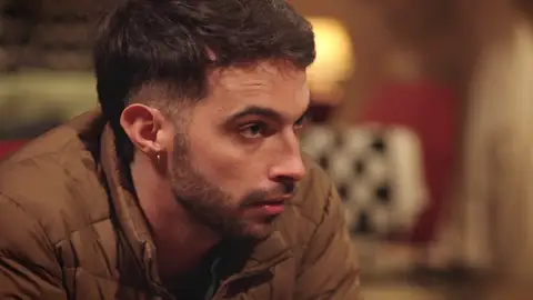 Avance del cuarto episodio de Traitors: Carlos, dispuesto a traicionar a Vicky o a Popeye Avance del cuarto episodio de Traitors: Carlos, dispuesto a traicionar a Vicky o a Popeye
