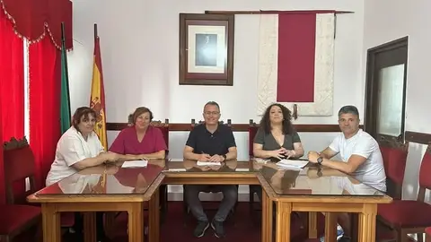 El Ayuntamiento de Zahara de la Sierra en Cádiz el primero en implantar la jornada laboral de cuatro días a la semana y las 35 horas El Ayuntamiento de Zahara de la Sierra en Cádiz el primero en implantar la jornada laboral de cuatro días a la semana y las 35 horas